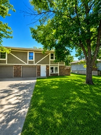 Building Photo - Spacious Split-Level Duplex in Independence!