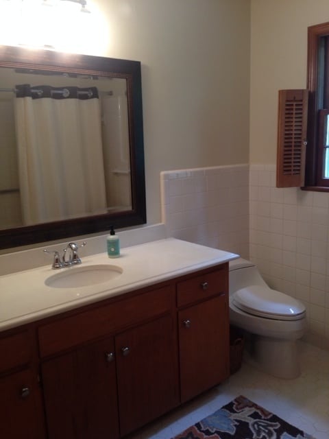 Building Photo - 4 BR home in NW school district--Lawn Serv...