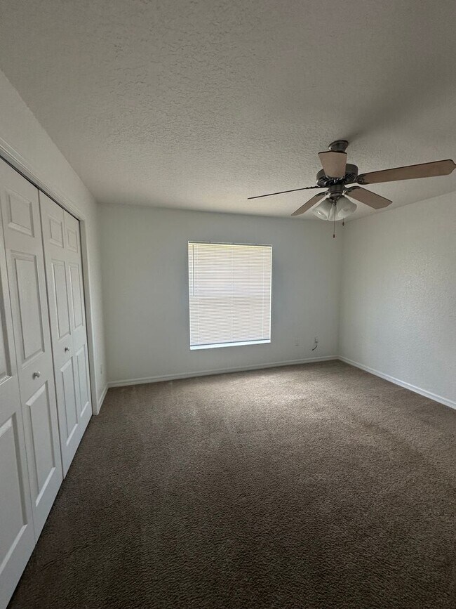 Building Photo - Marion Oaks North
