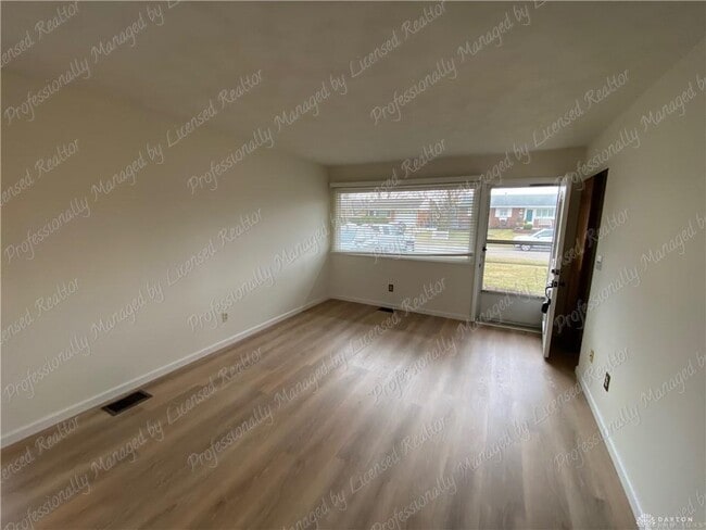 Building Photo - 563 Buttercup Ave