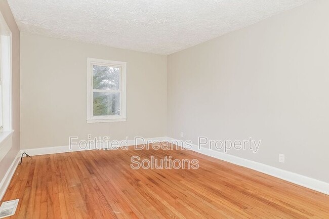 Building Photo - 401 Gregory St SW
