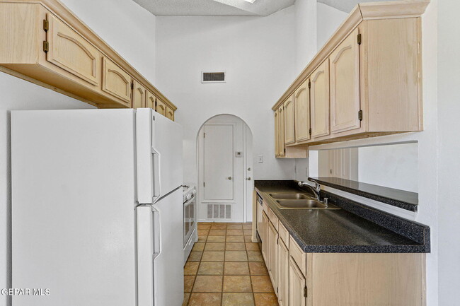 Building Photo - 5937 Chippendale Ave
