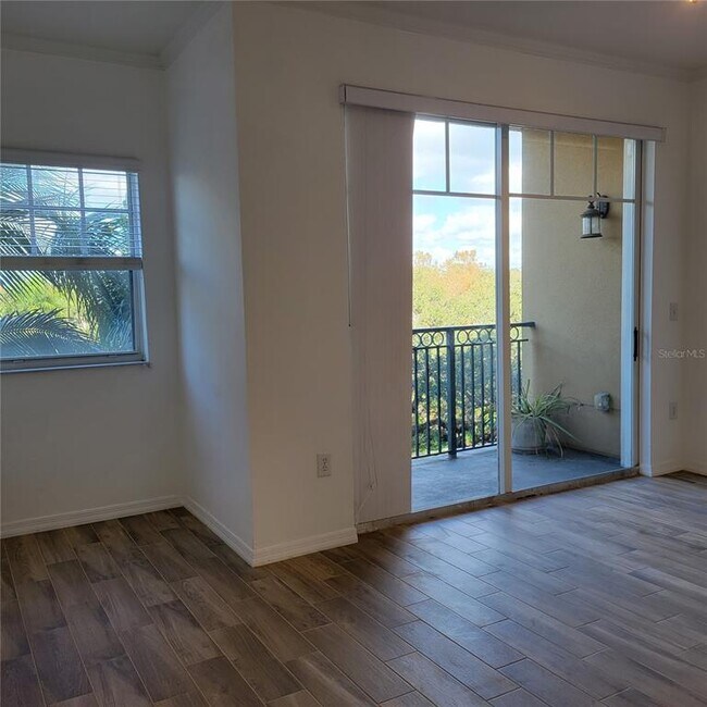 Building Photo - 1064 N Tamiami Trl