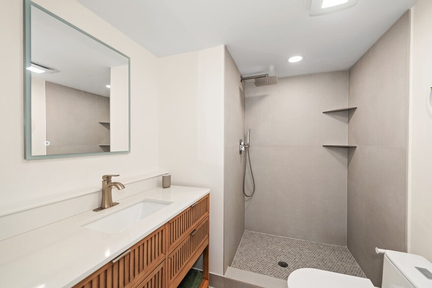 Building Photo - 501 Forest Lakes Blvd