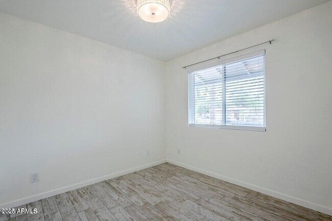 Building Photo - 10844 N 37th St