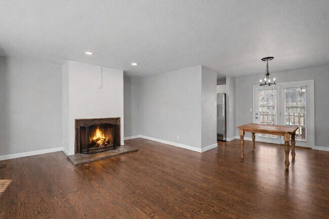 Building Photo - 2 Bed | 2 Bath Condo on Crybaby Hill