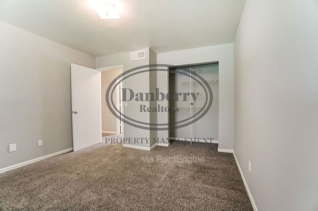 Building Photo - 1103 Searles Rd