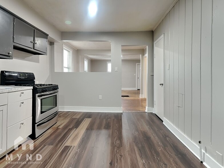 Building Photo - 2325 Riley Ave