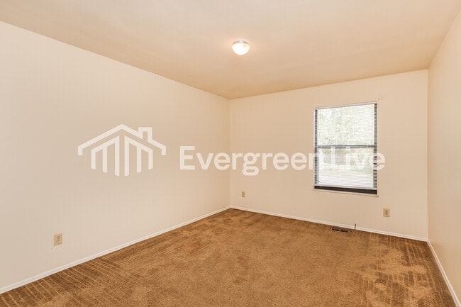 Building Photo - 6800 Deer Bluff Dr