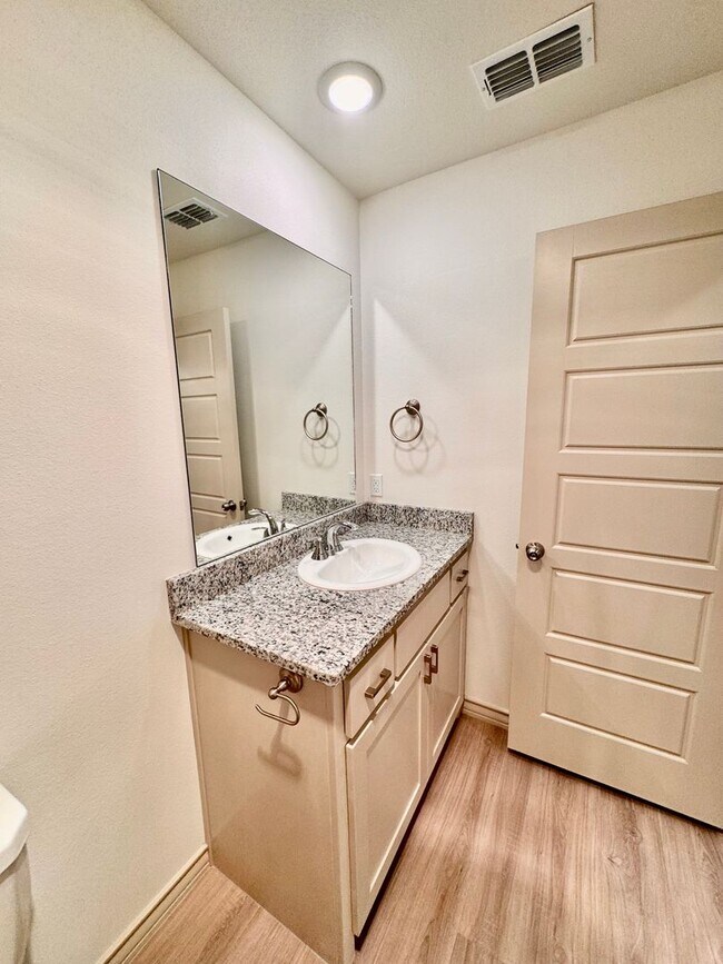 Building Photo - 3 Bed 2 Bath - Frenship ISD