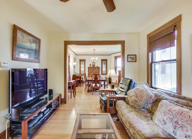 Building Photo - 804 S Grove Ave