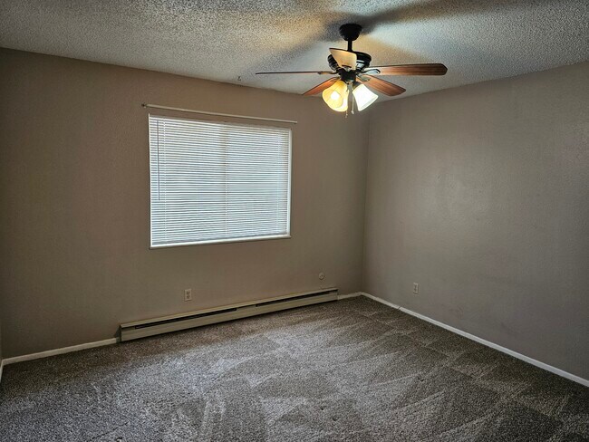 Building Photo - 6475 Yvonne Way