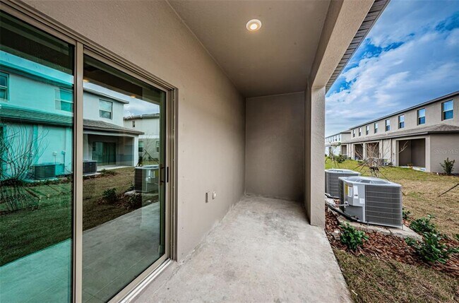 Building Photo - 8327 Crescent Oaks Dr