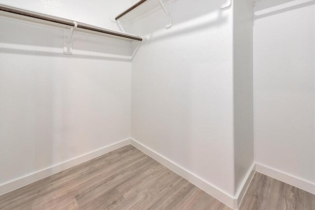 Building Photo - 10651 Whitejacket