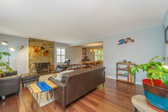 Building Photo - Meticulously Maintained 4 BR 2.5 BA Home in Burke, VA