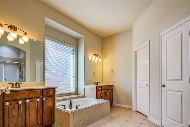 Building Photo - 10841 Leesa Dr