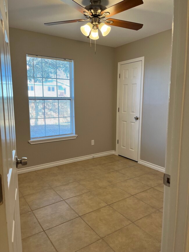 Building Photo - 4213 Easy St