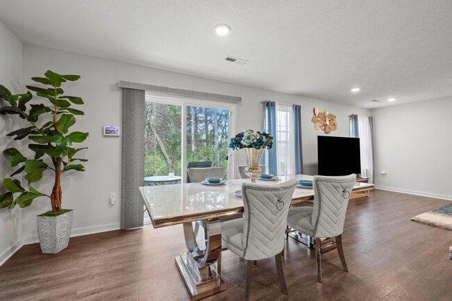 Building Photo - 5969 Hollett Dr S