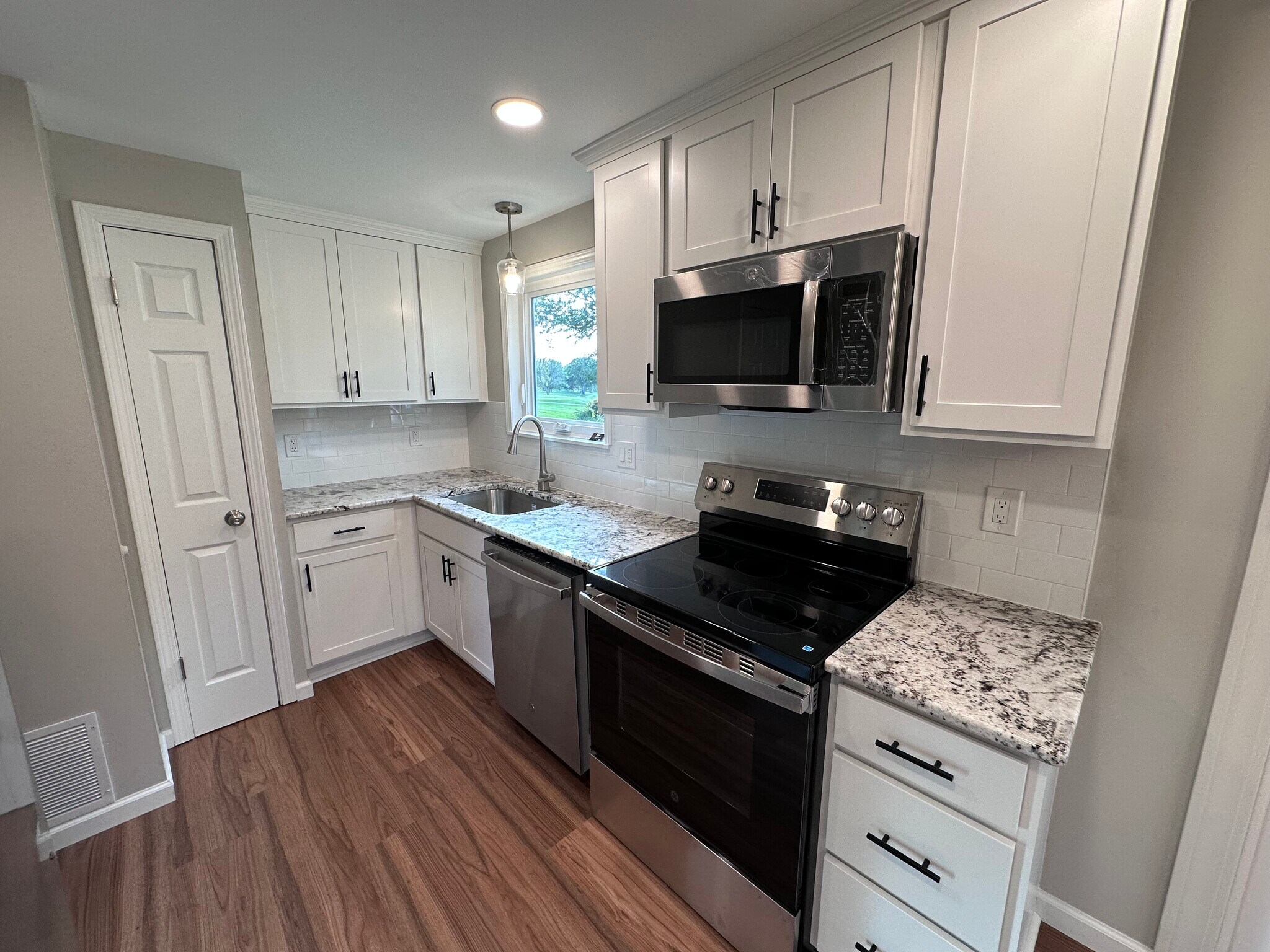Updated kitchen with granite - 2311 Baird Rd