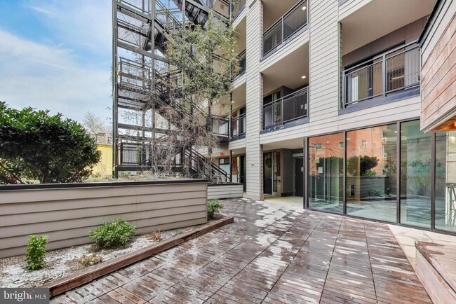 Building Photo - 1550 11th St NW