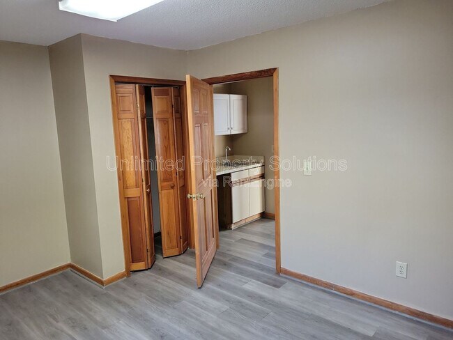 Building Photo - 108 N Kerr Ave