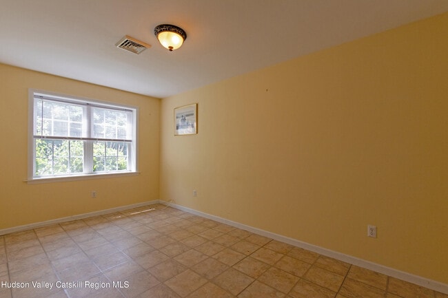 Building Photo - 6 Myer Ln