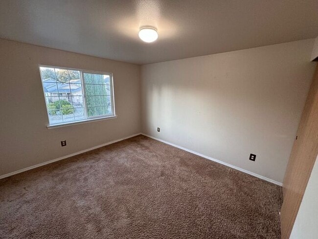 Building Photo - Nice 4 bedroom, 2.5 bath two story home in English Ridge, Puyallup!!