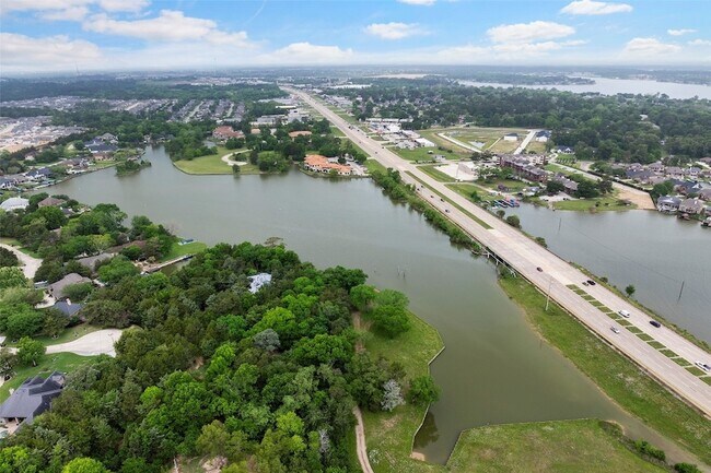 Building Photo - 18401 Sunrise Oaks Ct