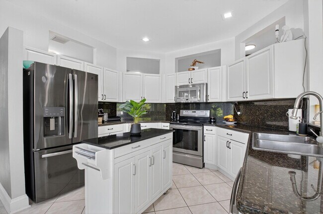 Building Photo - 3943 Westchester Way