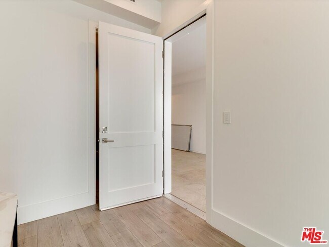 Building Photo - 4830 Pickford St