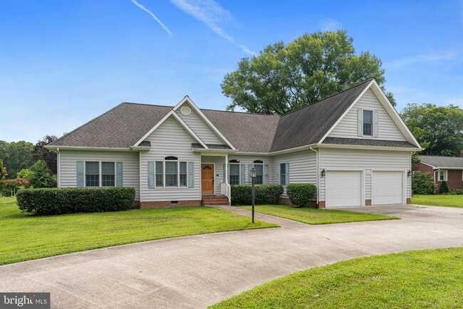 Building Photo - 8237 Hickory Dr