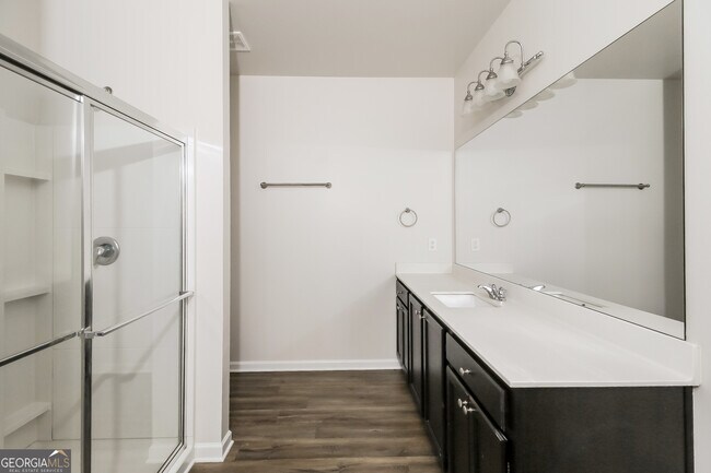 Building Photo - 190 Randette Dr