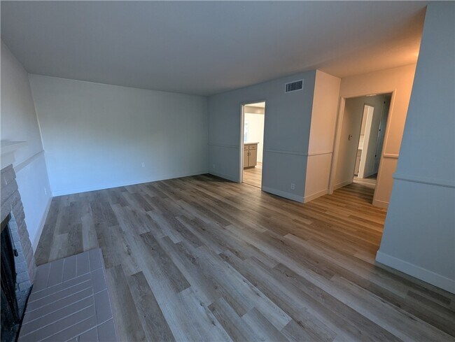Building Photo - 6295 Banner Ct