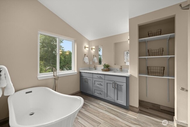 Building Photo - 6417 Ellis Ave S