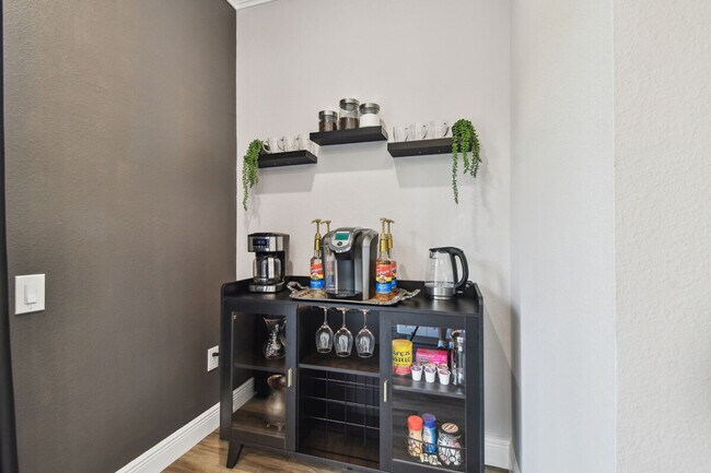 Building Photo - 3174 Bayshore Oaks Dr