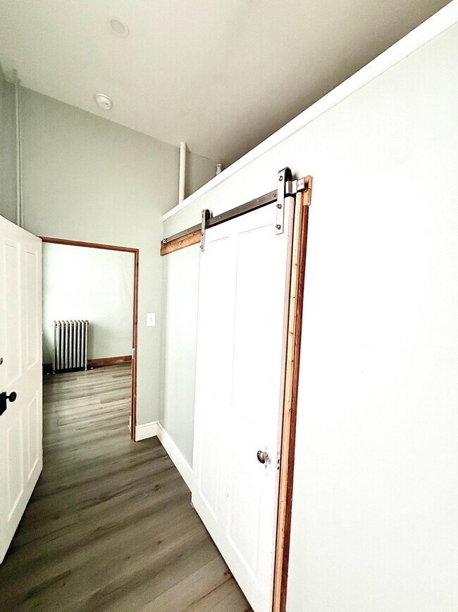 Building Photo - 205 E King St