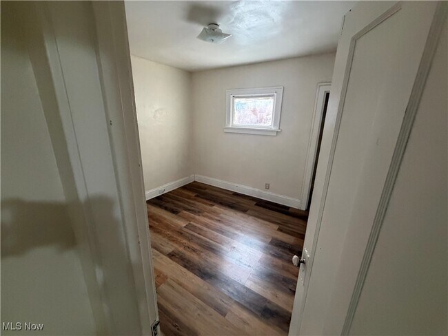 Building Photo - 924 Helmsdale Rd