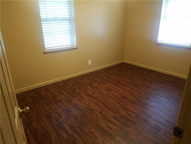 Building Photo - 598 N 40th St