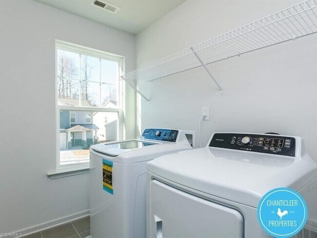 Building Photo - 1313 Achonechy Trl