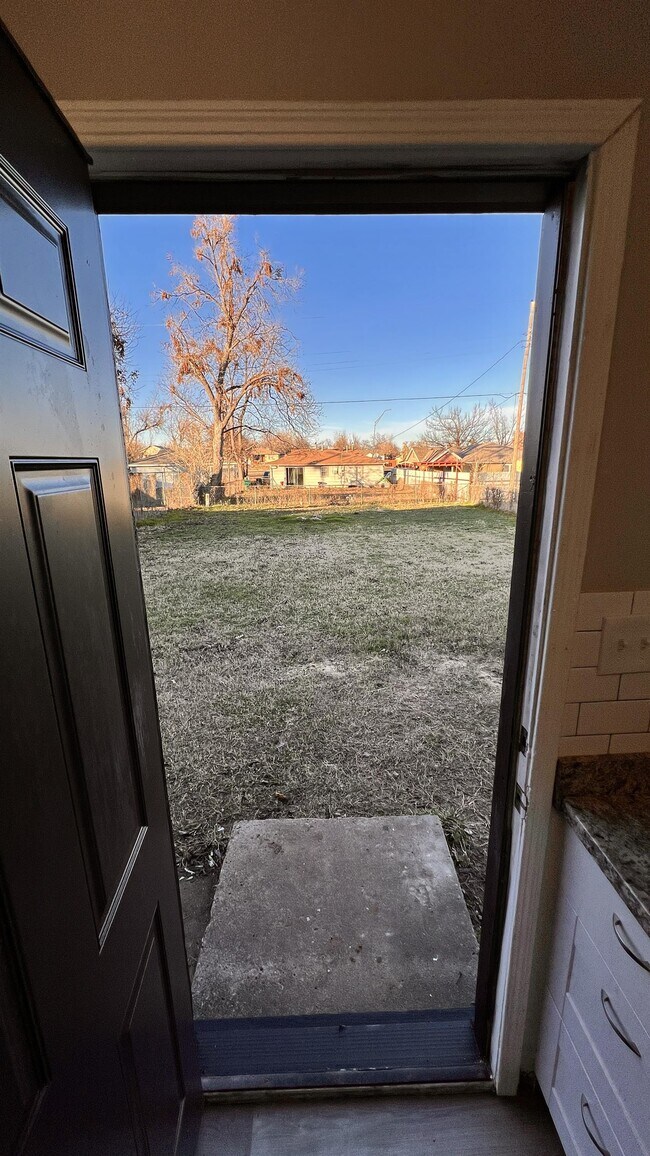 Building Photo - 2333 SW 38th St