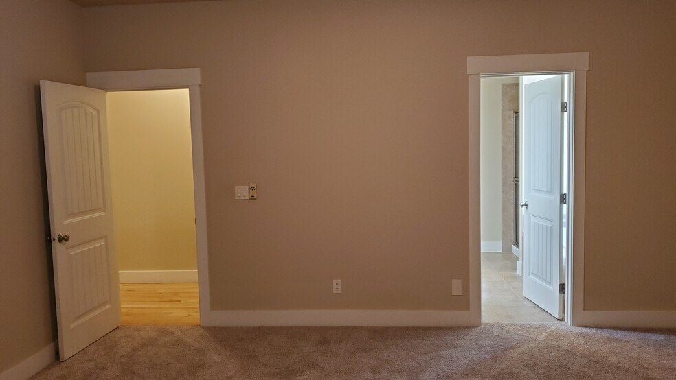 Building Photo - 638 W Cedar Pointe Way