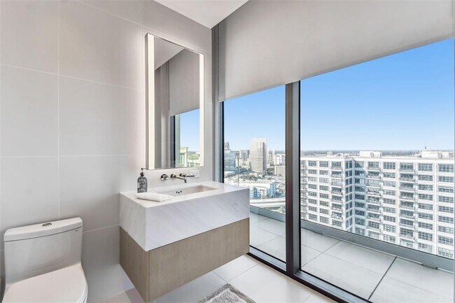 Building Photo - 1000 Water St