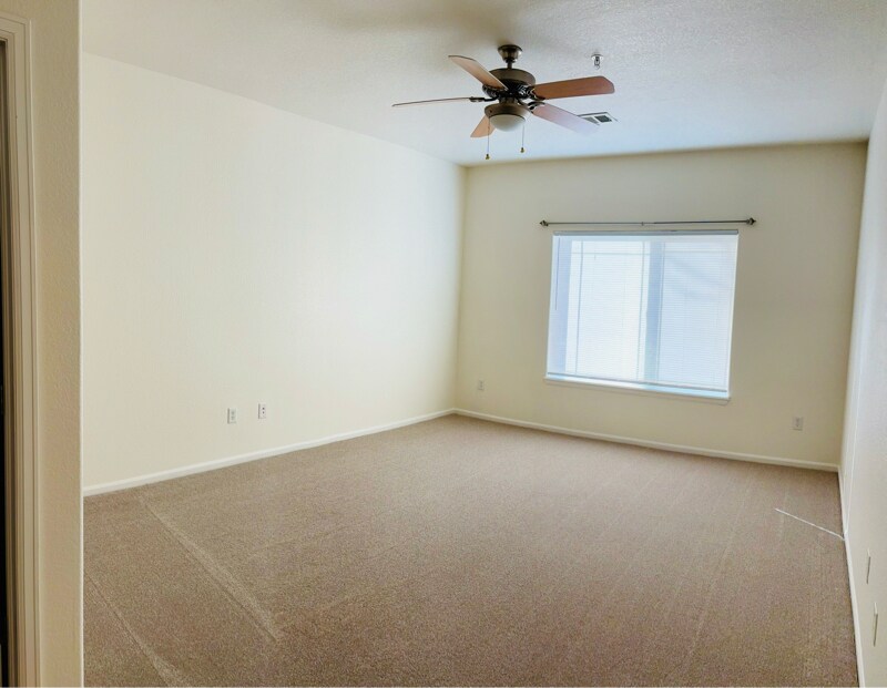 Building Photo - 2803 Kansas Dr