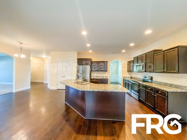 Building Photo - 112 Quail Hollow Dr