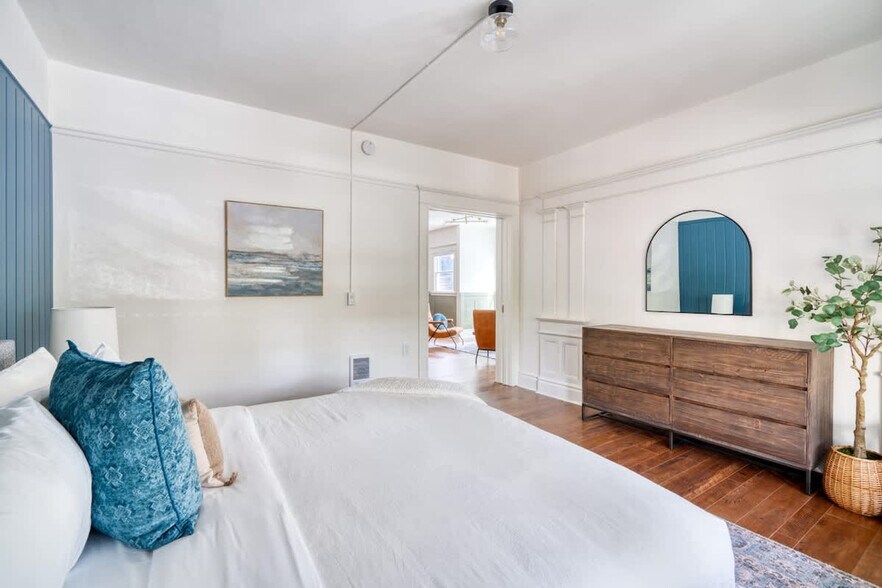 Building Photo - 1036 SE 12th Ave