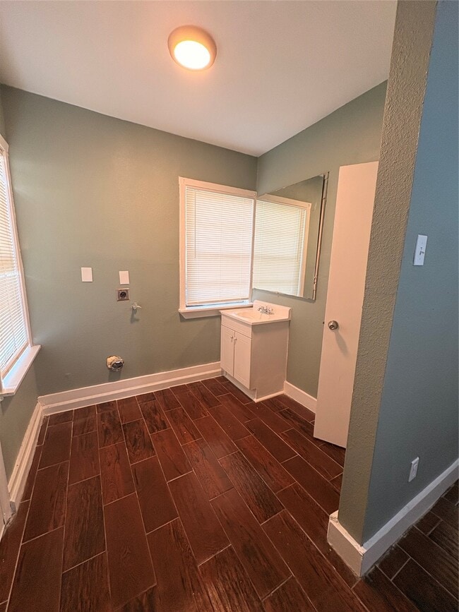 Building Photo - 4323 Groton Dr
