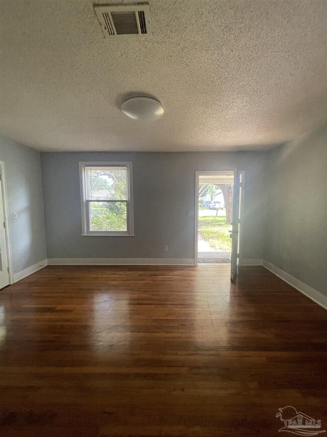 Building Photo - 1409 Poppy Ave
