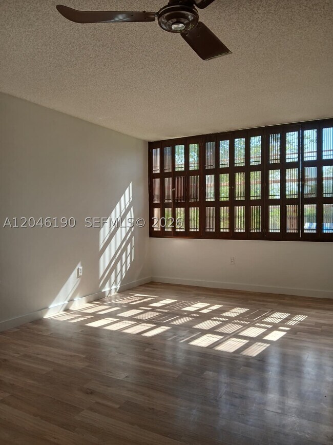Building Photo - 1300 St Charles Pl