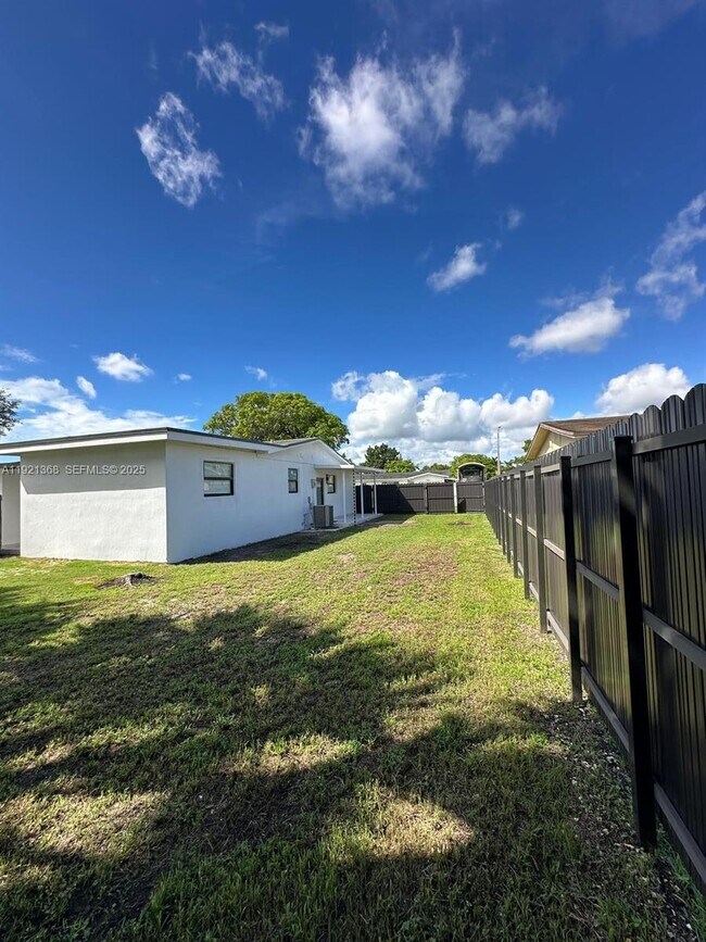 Building Photo - 19823 SW 119th Ct