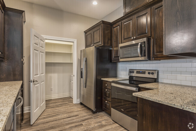 2BR, 2BA - 1244 SF - Kitchen - Woodland Creek Apartments -Location: Tyler TX